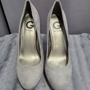 GUESS Women's Gray Pumps